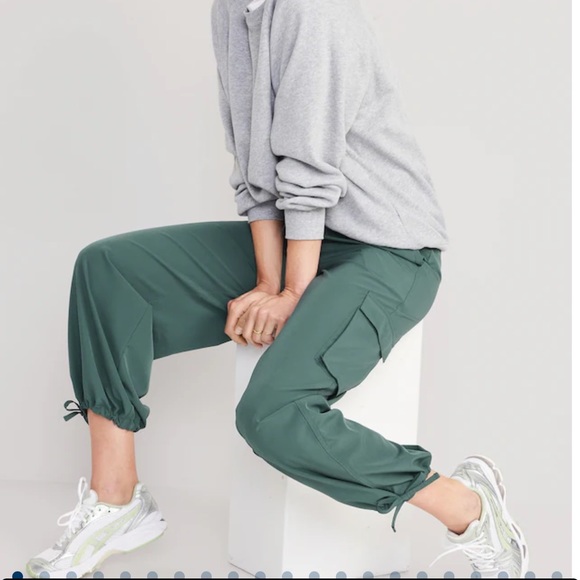 NWY OLD NAVY High-Waisted StretchTech Wide-Leg Cargo Pants Color: Jade Shadow - Picture 3 of 8